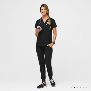 FIGS scrub set black womens 2xl (Catalina top, Zamora joggers)